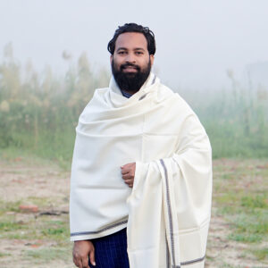 অফ হোয়াইট কালার উলের শাল